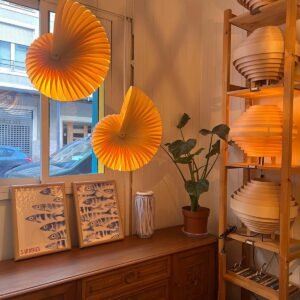 Lámpara de techo contemporánea artesanal en madera Churu