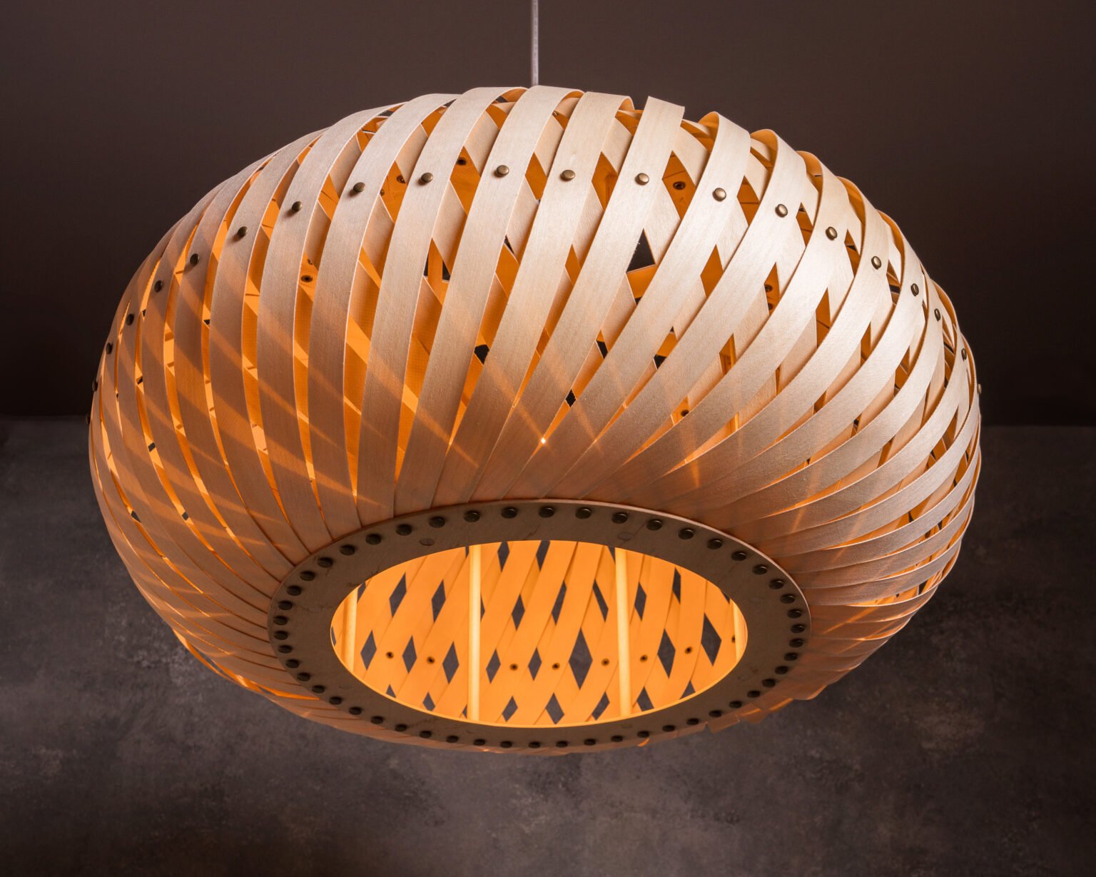 lampara-de-diseno-en-madera-artesanal-klarsun