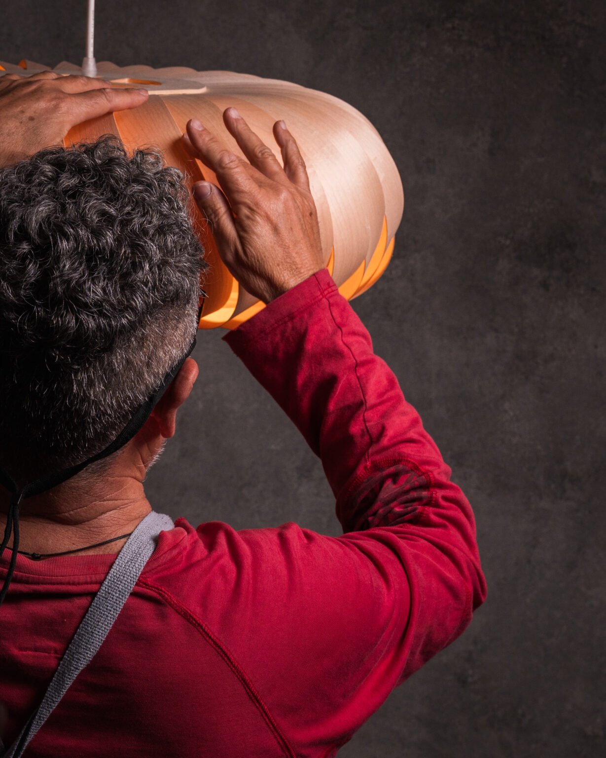 lampara-moderna-en-madera-de-diseno-en-valencia